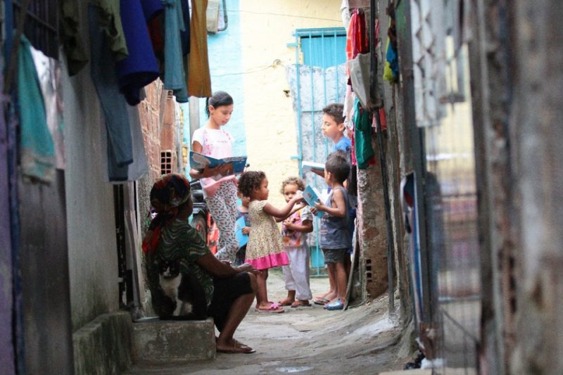 Scuola nei vicoli di quartiere 