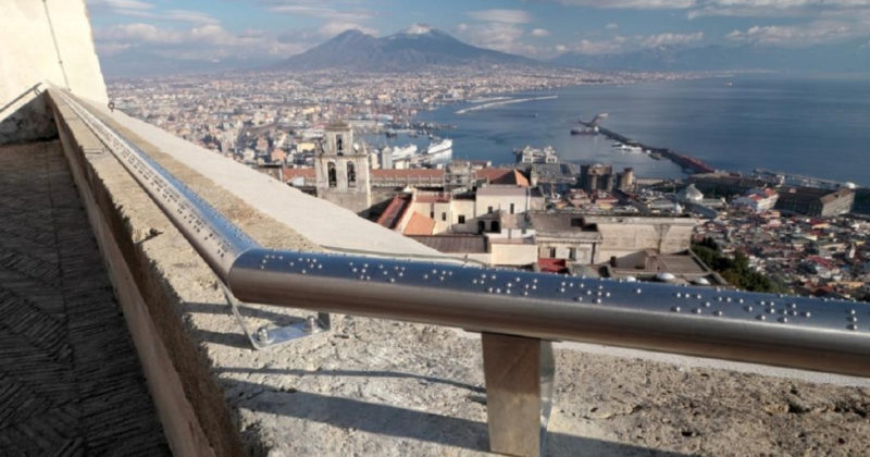 Corrimano per non vedenti, Napoli