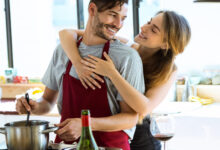 Photo of Gli uomini che sanno cucinare fanno innamorare le donne e le rendono più felici