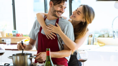 Photo of Gli uomini che sanno cucinare fanno innamorare le donne e le rendono più felici