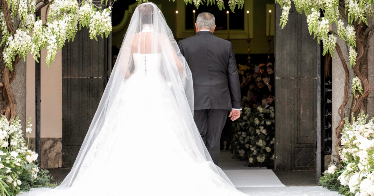 Suocera si veste come la sposa e rovina il matrimonio