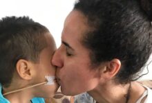Photo of Infermiera adotta un bimbo rifiutato più di 10 volte: “Non è il figlio che ho scelto, ma quello che Dio mi ha dato”
