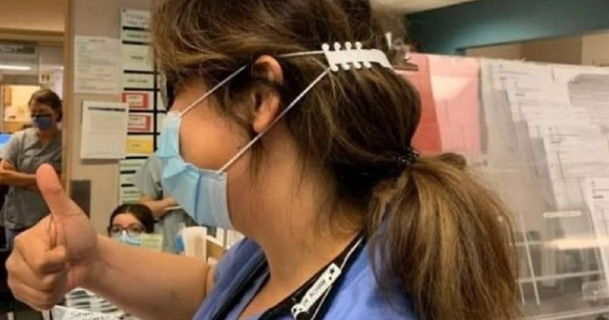 Bambino realizza un accessorio