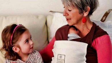 Photo of “Casa mia non è un asilo nido”: una nonna chiede a sua figlia di essere pagata mensilmente per prendersi cura del nipote