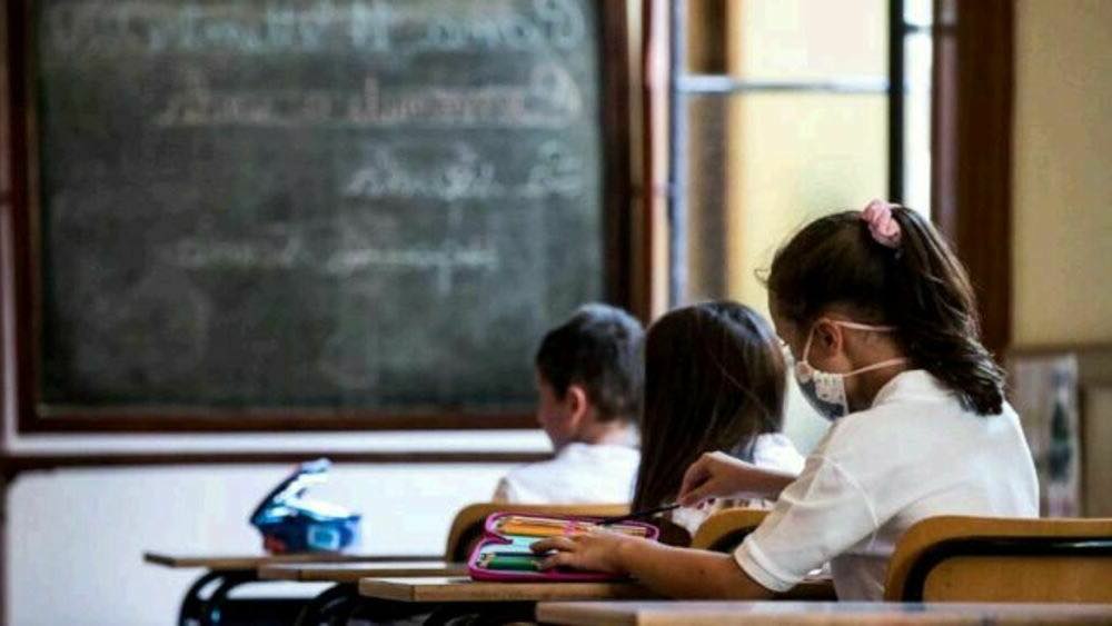 Prende in giro una compagna di classe che per la chemio