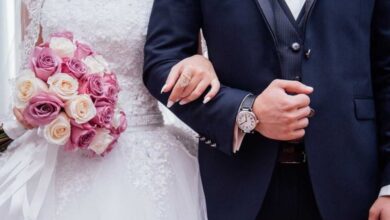 Photo of Non accompagna la figlia all’altare per partecipare al matrimonio della figliastra: un padre finisce sotto una pioggia di critiche e accuse