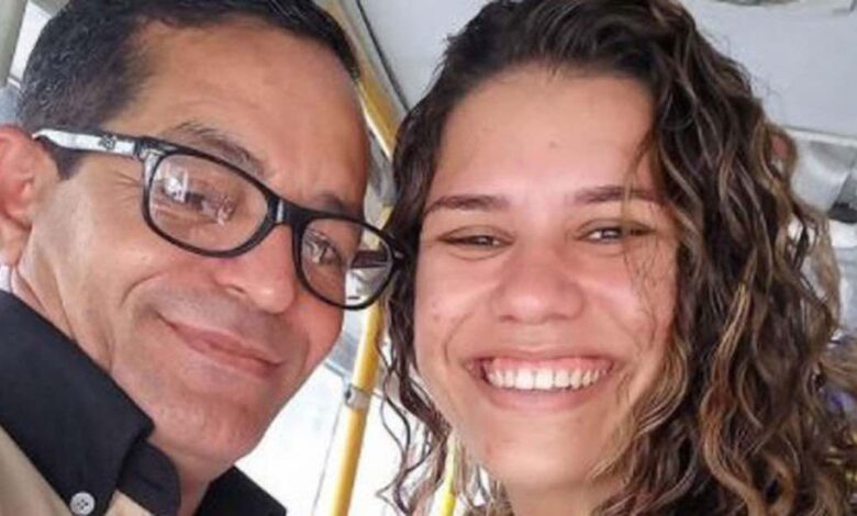 Un autista del bus accompagna gratis una giovane