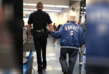 Photo of Un poliziotto aiuta un anziano 92 anni cacciato dalla banca per un documento scaduto: la sua generosità commuove tutto il web