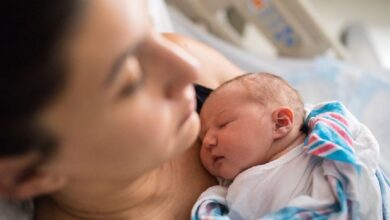 Photo of Nascita record: una mamma 20enne partorisce una neonata di 5 chili e 800 grammi all’ospedale di Modica