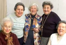 Photo of Un gruppo di donne anziane decide di vivere insieme per superare solitudine e difficoltà economiche: la loro esperienza suscita grande interesse da parte del web