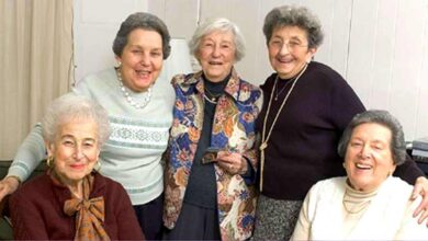 Photo of Un gruppo di donne anziane decide di vivere insieme per superare solitudine e difficoltà economiche: la loro esperienza suscita grande interesse da parte del web