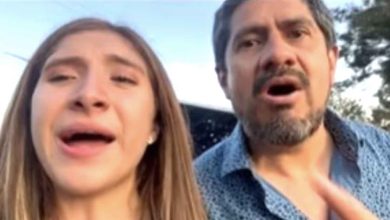 Photo of La ragazza si dispera perché non sa con chi andare al concerto, il padre impara tutte le canzoni a memoria per accompagnarla