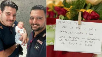 Photo of Un agente di polizia aiuta una donna che sta per partorire, per ringraziarlo la neo mamma chiama suo figlio come lui